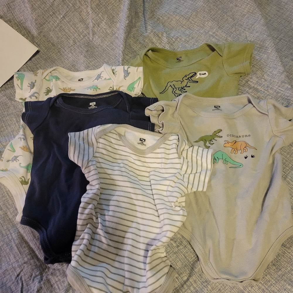 5 PACK ** Hudson baby short sleeve onsies Dino theme 18MTHS